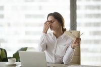 Zdravotní obtíže způsobené prací hlásí většina Čechů. S čím počítá důchodová reforma?