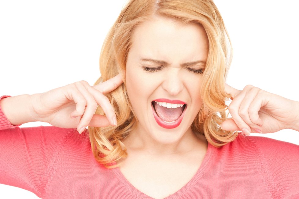 Hygienické tyčinky mohou poškodit uši, namísto aby pomohly.