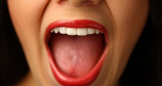 Vaše ústa mohou prozradit třeba i to, že máte problém s alkoholem.