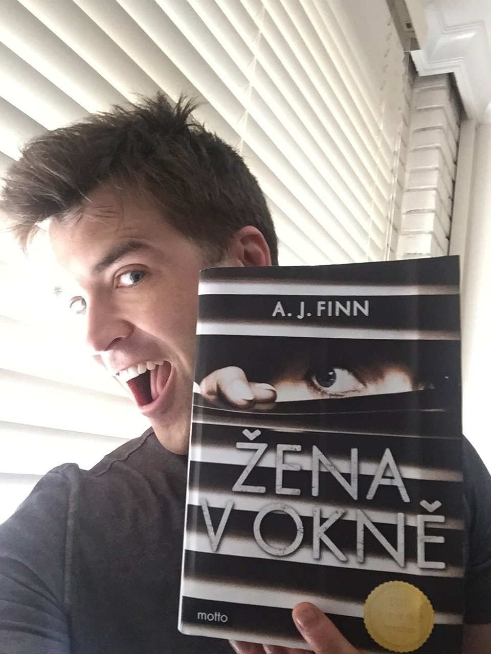 Žena v okně: Jako první si thriller roku přečteme v Česku! Její autor A. J. Finn se Blesku svěřil: „Z úspěchu mé knihy jsem vyděšený!“