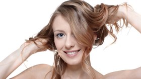 Pokud máte problémy s vlasy, zkuste tipy, které si připravíte i doma.