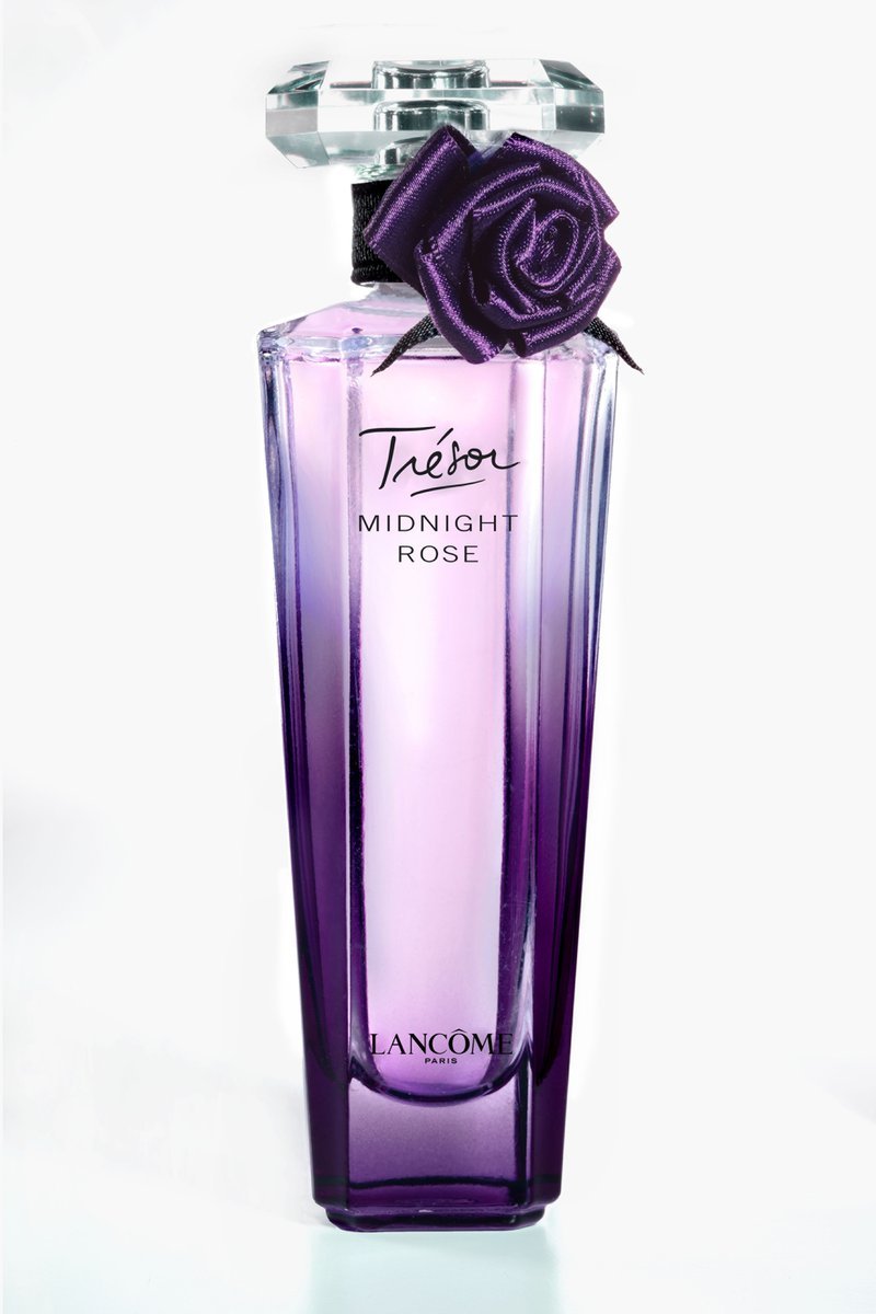 Romantická, svěží, provokativné ženská… Právě taková je nová vůně Trésor Midnight Rose.  Lancôme, 1690 Kč (50 ml)