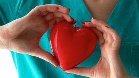 Vysoký cholesterol může vést k onemocněním srdce a cév.