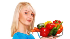 Při keto dietě si můžete dát zeleniny, co hrdlo ráčí. S ovocem je to ale horší.