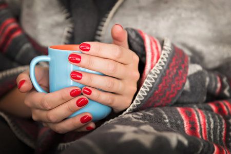 Na chřipku nic nepomůže. Pouze antivirotika, a ta vám lékař spíše nepředepíše.