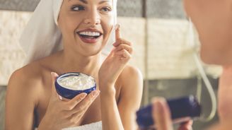 Tři kroky, jak omladit pleť: Výživa, peeling, hydratace Tři kroky, jak omladit pleť: Výživa, peeling, hydratace
