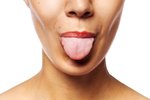 Čištění jazyka patří k základní ústní hygieně. Nezapomínáte na něj?