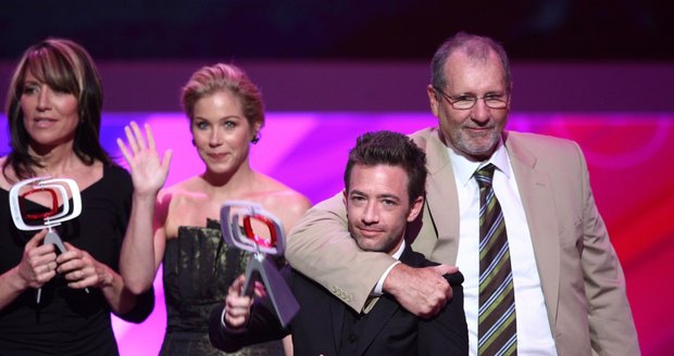 Hlavní hrdinové seriálu Ženatý se závazky se znovu sešli na slavnostním udílení cen TV Land Awards v Los Angeles roku 2009