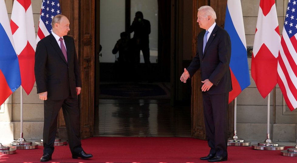 Putin a Biden se poprvé sešli na summitu v Ženevě.