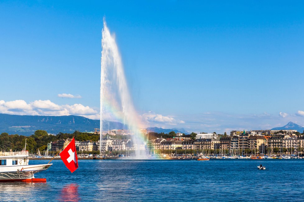 Ženevské jezero s vodotryskem Jet d&#39;Eau