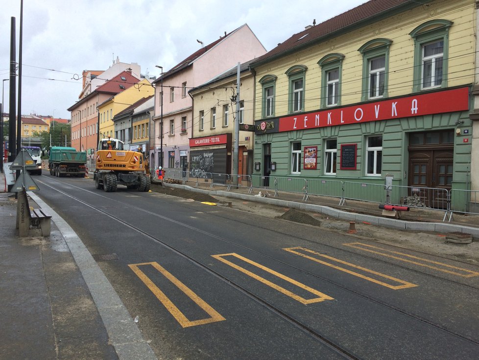 Rozsáhlá rekonstrukce Zenklovy ulice v Praze 8 pokračuje.