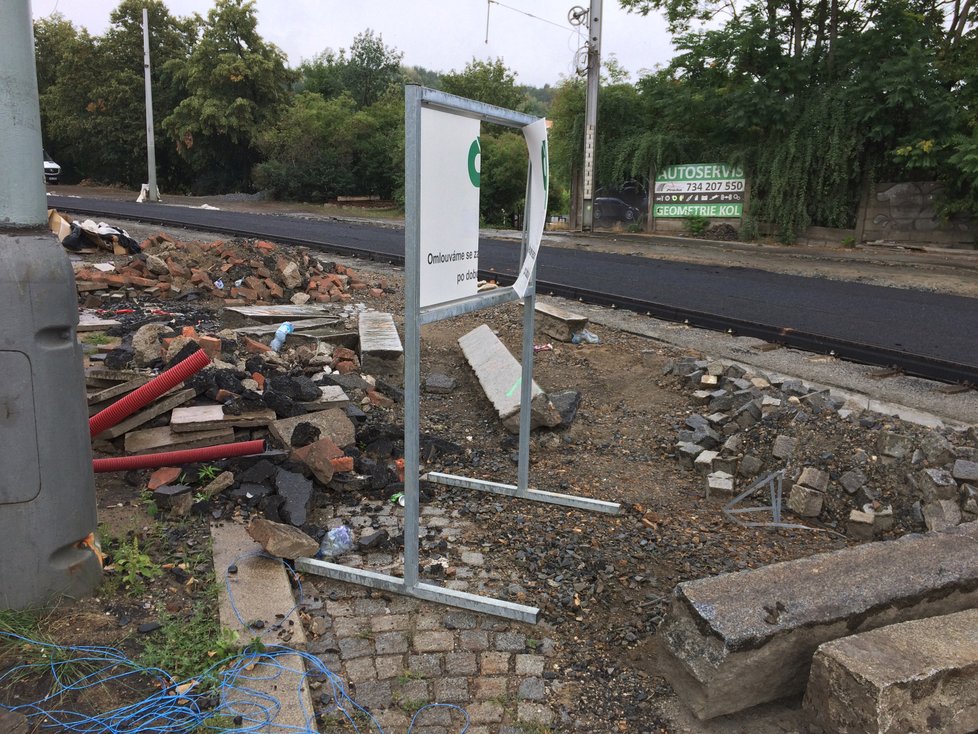 Rekonstrukce Zenklovy ulice se podle starosty Prahy 8 Ondřeje Grose vůbec nepovedla.