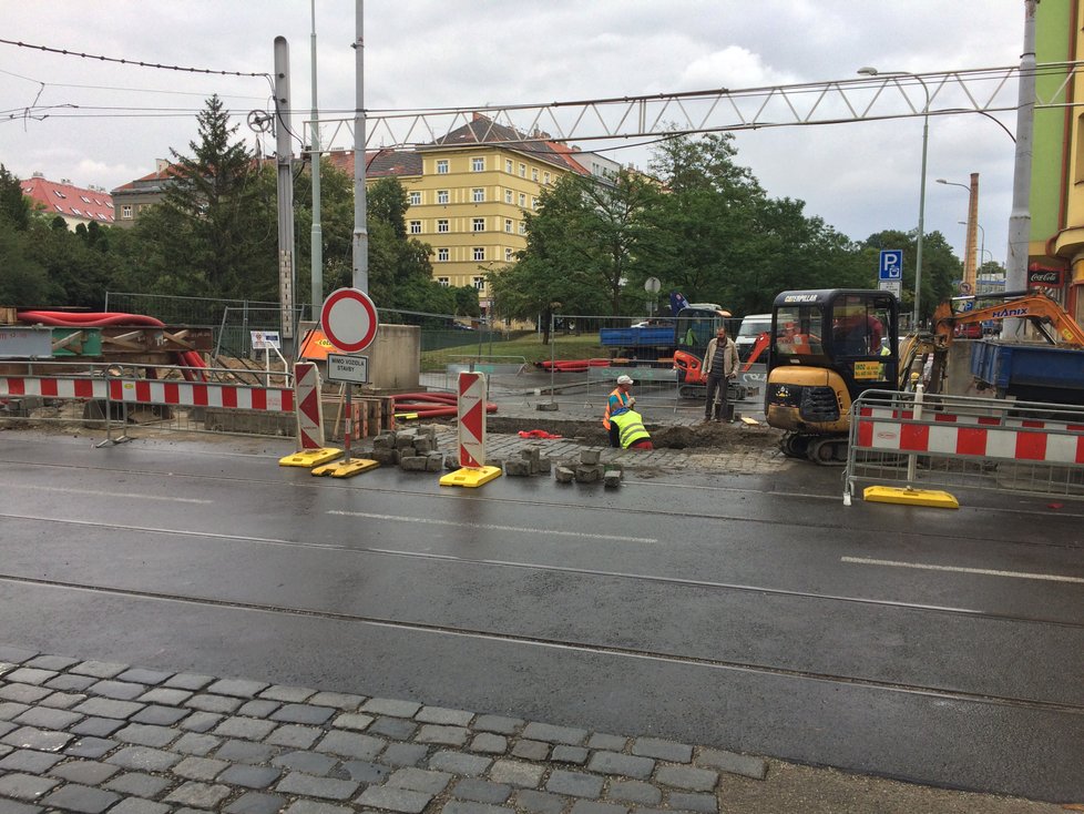 Rozsáhlá rekonstrukce Zenklovy ulice v Praze 8 pokračuje.