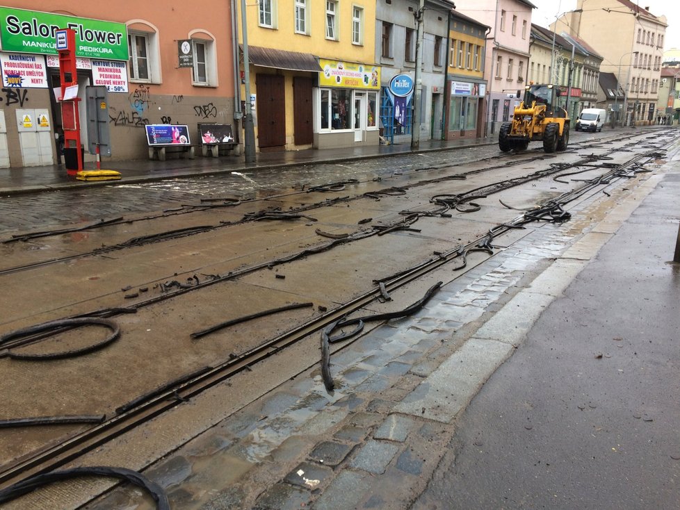 Zenklova ulice vstoupila do zásadní etapy rekonstrukce: dopravní komplikace platí od Bulovky po Palmovku.