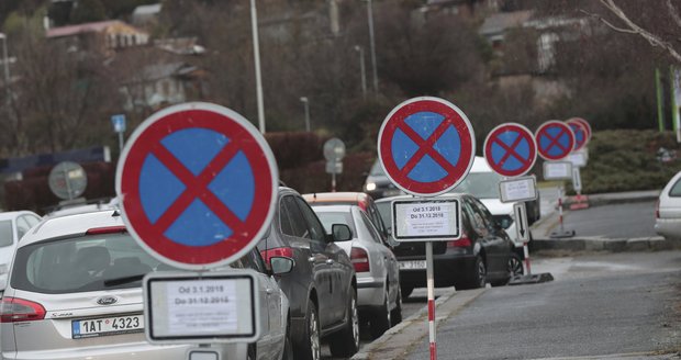 První den zásadní etapy rekonstrukce Zenklovy ulice v Praze 8.