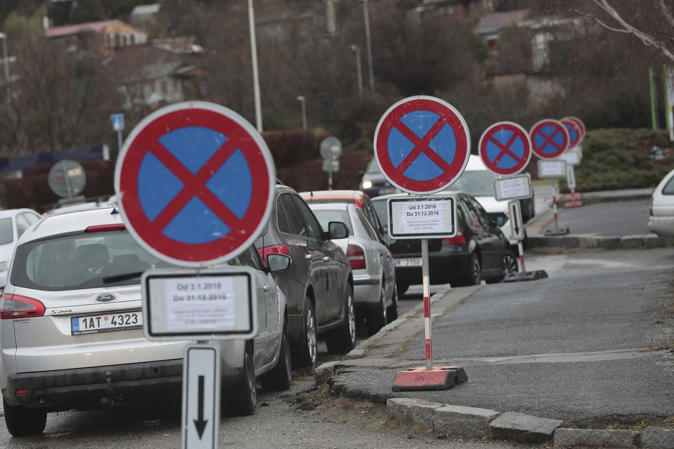 První den zásadní etapy rekonstrukce Zenklovy ulice v Praze 8.