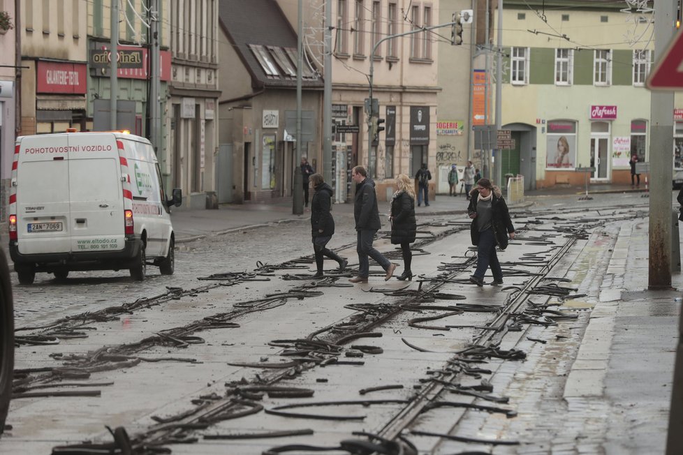 První den zásadní etapy rekonstrukce Zenklovy ulice v Praze 8