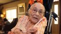 Gertrude Weaver, USA, 116 let (narozena 4. července 1898): Afroameričanka, která pochází z Arkansasu, měla čtyři děti. Nikdy nepila alkohol a nekouřila.