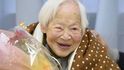 Misao Okawa, Japonsko, 116 let (narozena 5. března 1898):  Pochází z Ósaky, kde dodnes žije. Měla tři děti a její manžel zemřel už v roce 1931. Má ráda sushi.