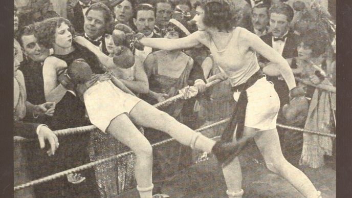 Box začínal dostávat kostru, jak ji známe i dnes až v 19. století, kdy už ženy do ringu z morálního hlediska nepatřily. To ale neznamenalo, že by nebojovaly - dělo se tak na tajných zápasech
