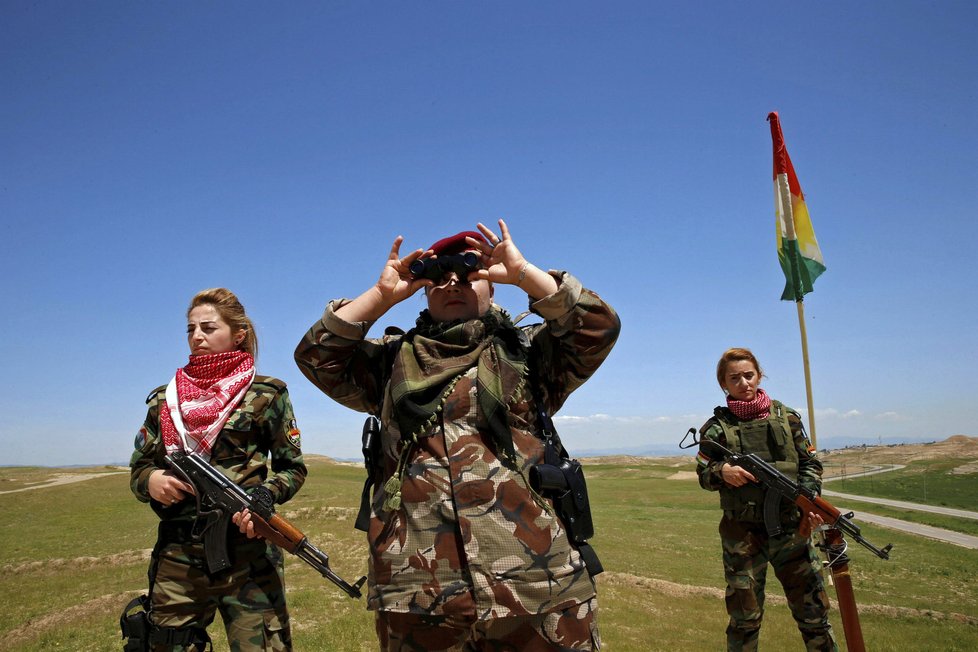Ženské armády na Středním východě: Sevřou zbraň a jdou se pomstít ISIS. (Ilustrační foto)
