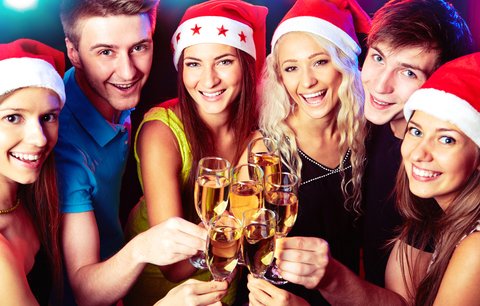 Největší dietní hříchy Vánoc: odhalte skryté kilojouly v alkoholu a zobání!