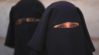 Kdy začal islám vytlačovat ženy z veřejného života a proč nejvíce muslimů zabijí zase muslimové