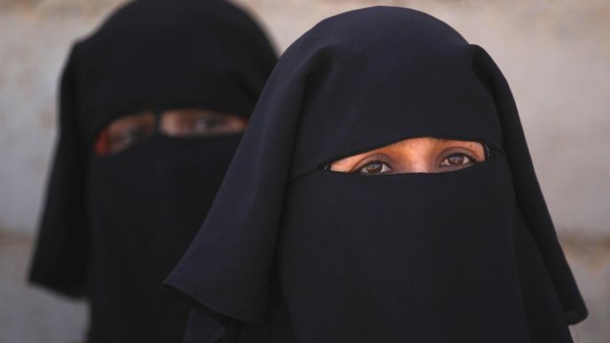 Účast Mohamedovi manželky Aišy v bitvě byla vnímána jako negativní důsledek vlivu ženy v politice, proto mnozí muslimští teologové a právníci při tvorbě islámských morálních norem kladli důraz na zabránění účasti ženám v politice.