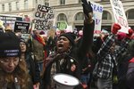 Ve Washingtonu pochodují ženy dovolávající se svých práv.