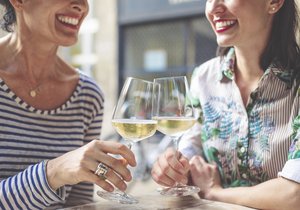 V současnosti  podle některých studií obsahují nealko vína většinou méně kalorií než běžná vína a také méně odvodňují.