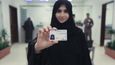 První ženy v Saúdské Arábii dostaly v pondělí místní řidičské průkazy