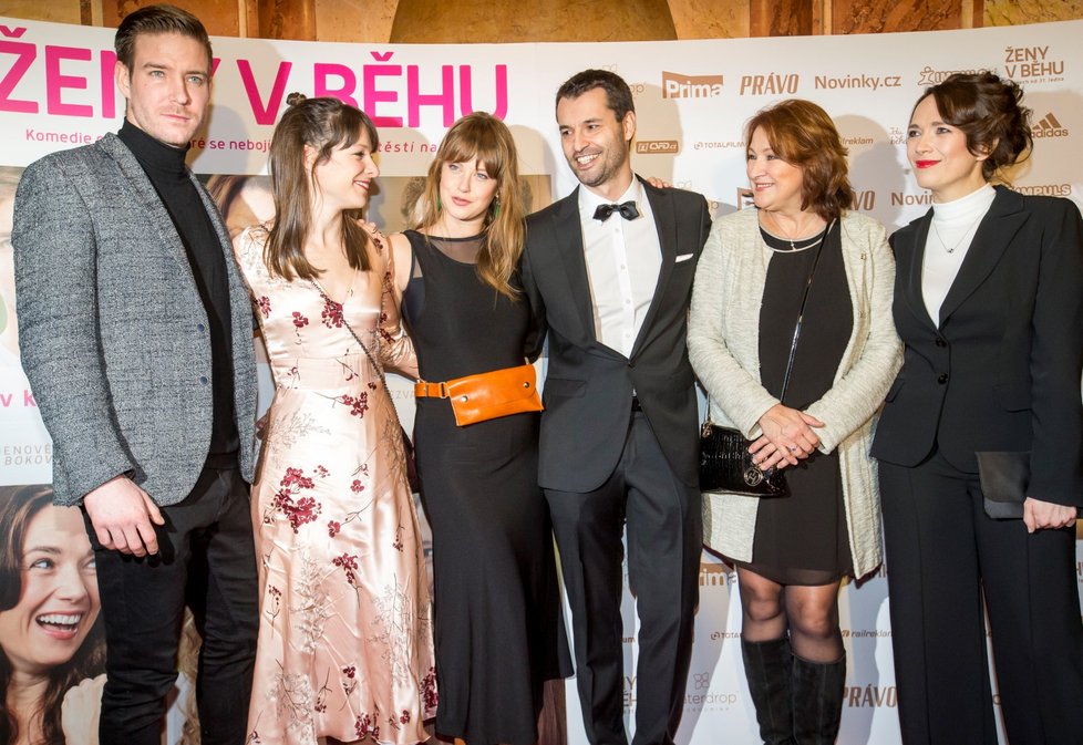 Herci na premiéře filmu Ženy v běhu