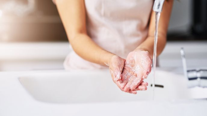 Důkladné mytí rukou zabrání mnoha nemocem