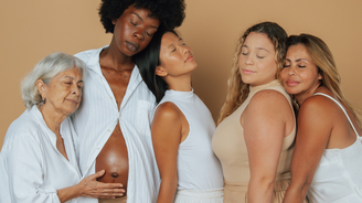 Hormonální horská dráha: Jak se o pleť starat, když se mění celý život Hormonální horská dráha: Jak se o pleť starat, když se mění celý život