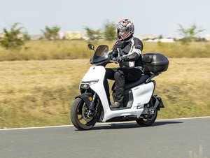 Mototest Zero LS1: Skútr v novém formátu