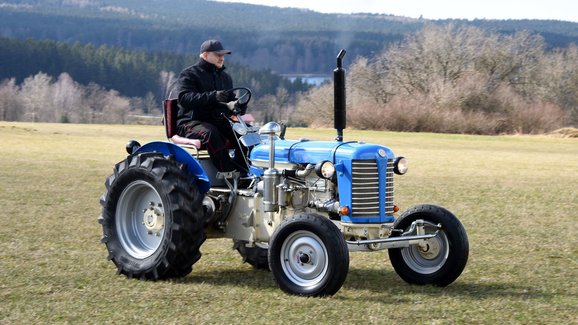 Vydal se traktorem do Švédska: Cestou na sever zvládl přes 3000 km!