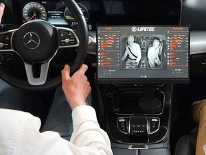 ZF propojuje sledování cestujících s airbagy. Každému mohou při nárazu reagovat jinak