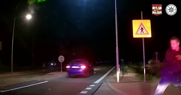 Na ujíždějící pirátku silnici (23) vyzrál až zastavovací pás. Kvůli drogám a porušení zákazu řízení jí hrozí vězení.