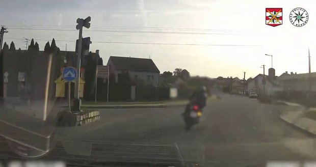 Rychlostí až 200 km/h se hnal zfetovaný motorkář na Hodonínsku. Po dopadení mu policisté stroj zabavili.