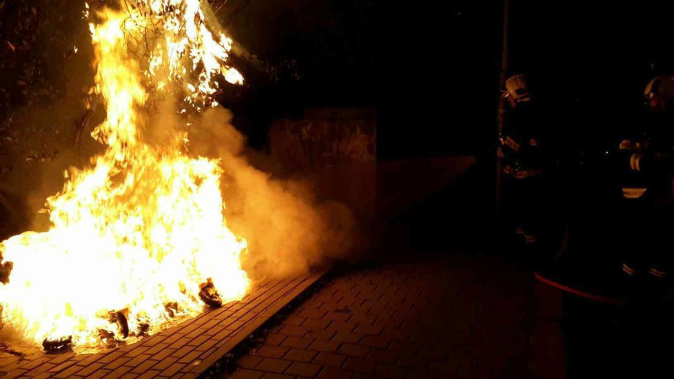 Cestu pyromana lemuje šest požárů: Brnem prošel šílený žhář.