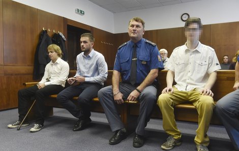 Odvolací soud obžalovaní (zleva) Jan Bortel, Jakub Hurník a jejich nejmladší komplic neobměkčili.