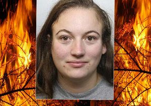 Angličanka Laura Mallettová (25) souložila a popíjela alkohol se staříky. Pak jim podpalovala obydlí.