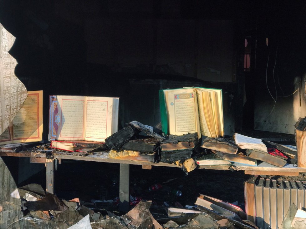 Spálené výtisky koránu v berlínské mešitě