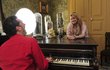 Martucciho a Bartošovou pojila i velká láska ke zpěvu. Proto spolu po večerech rádi usedali ke klavíru, kde spolu prozpěvovali, a Bartošová se tak zkoušela dostat opět do formy.