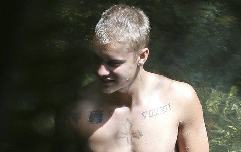 Justin Bieber »na Adama« na Havaji.