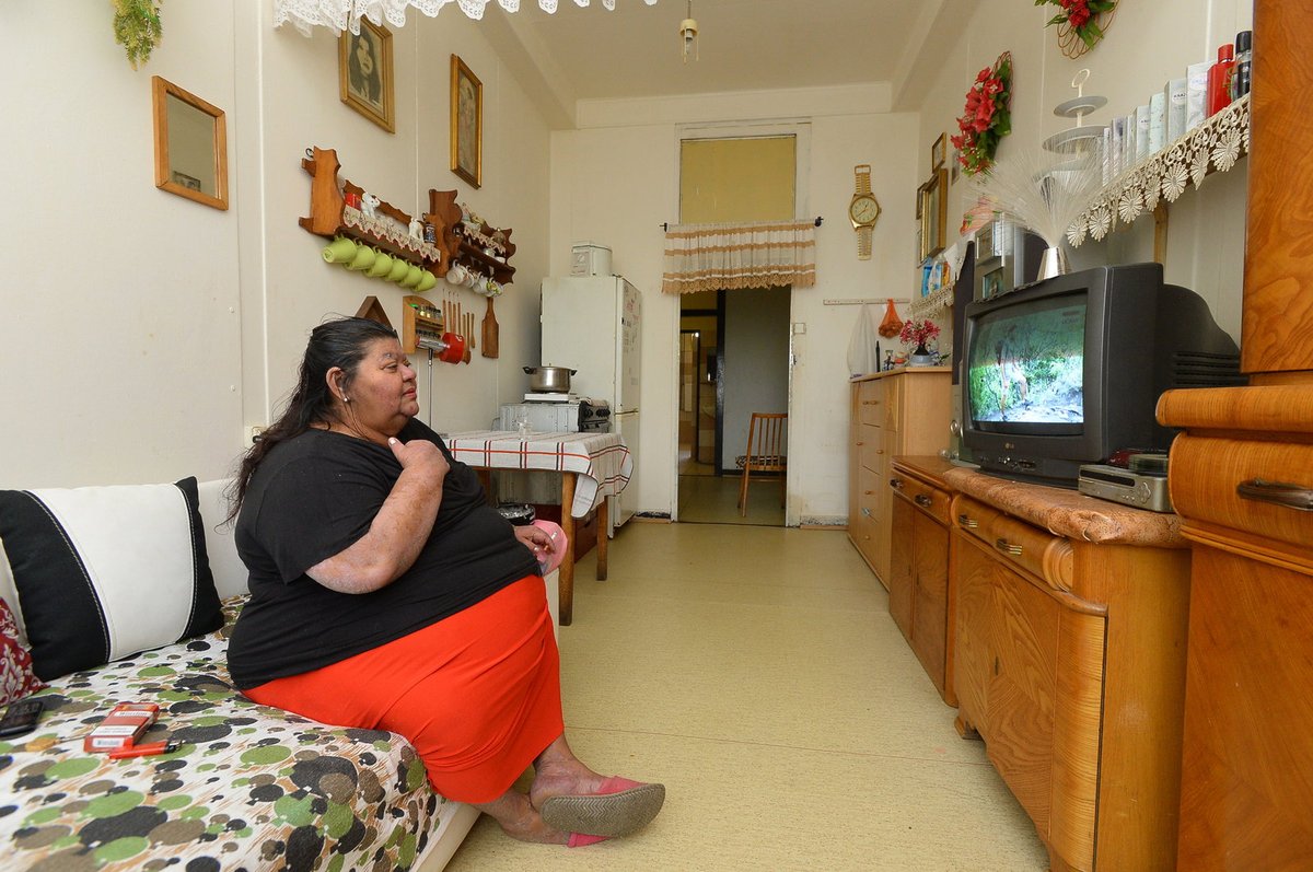 Romská zpěvačka našla domov v rokycanské ubytovně.