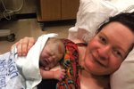 Šťastná Suzanne Gaskell  s novorozenou dcerou Lily-Ann