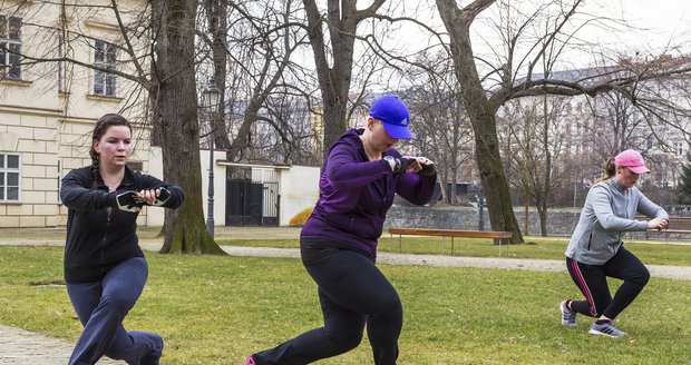 Boubelky Bára, Lucie a Markéta si daly venkovní trénink.