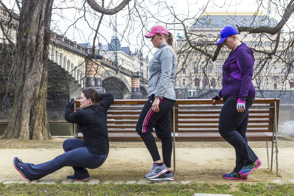 Boubelky Bára, Lucie a Markéta si daly venkovní trénink. Trenérka Denisa Balakovská holky vůbec nešetřila.