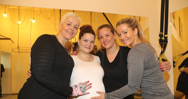 Zhubni s úsměvem - Lucie, Markéta, Denisa, Bára s trenérkou Denisou
